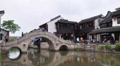 清朝纳兰性德：仿作700年前李煜的一首词，谁技高一筹？您来评判